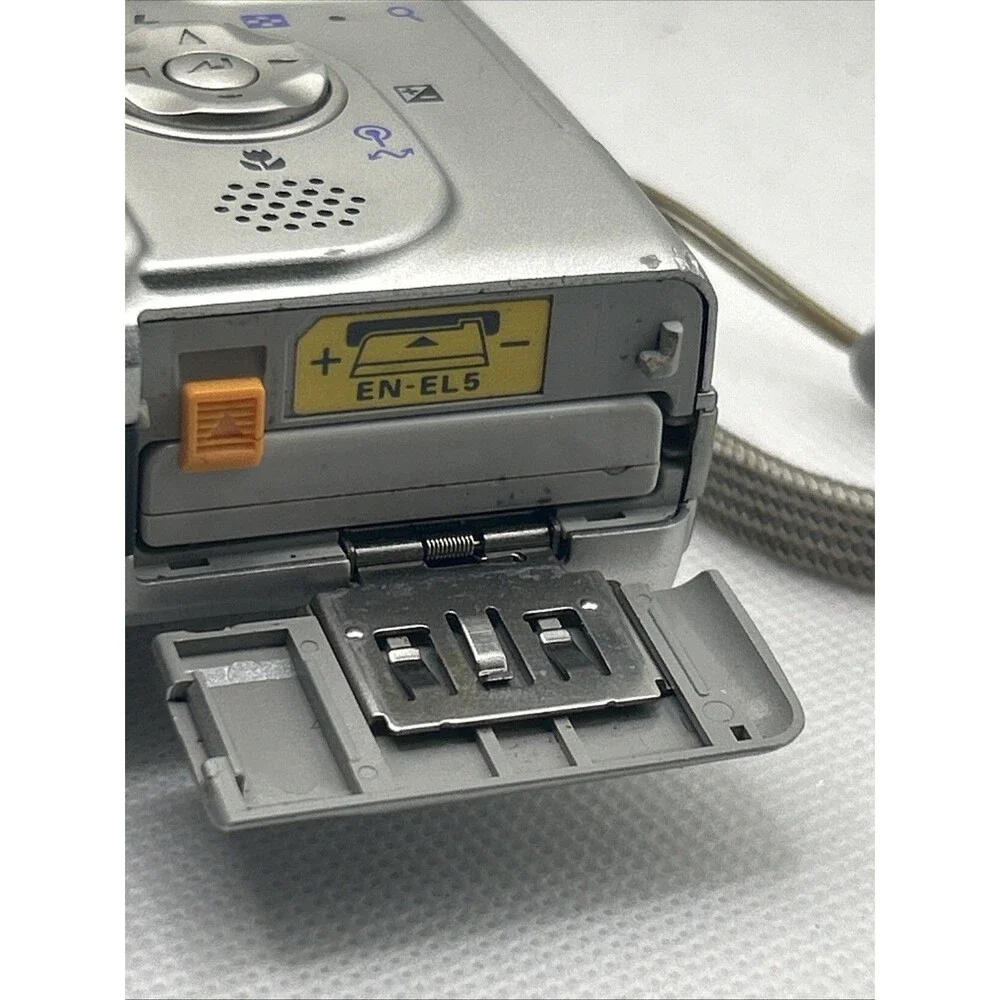 Nikon Camera COOLPIX 5200 With Battery & Charger Tested Works! Damaged See Pics